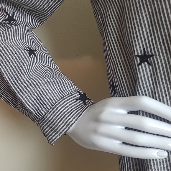 Collective Concepts Star Stripped Long Sleeve Button up Womens Shirt Size Small - Picture 2 of 8